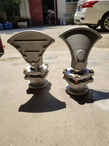 灑水車萬向可拆卸前噴頭（不銹鋼萬向旋轉(zhuǎn)底座，全鋁合金可拆卸清洗的鴨嘴頭）