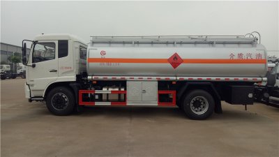 東風(fēng)天錦13.8方運(yùn)油車，天錦單橋11.5噸油罐車